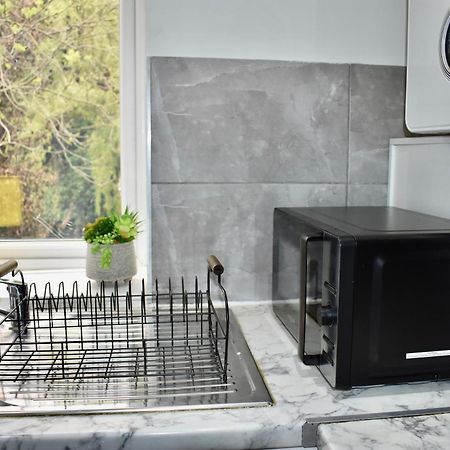 Luxury 2 Bedroom Apartment, Parking, Few Minutes Walk From Wembley Stadium London Exterior foto