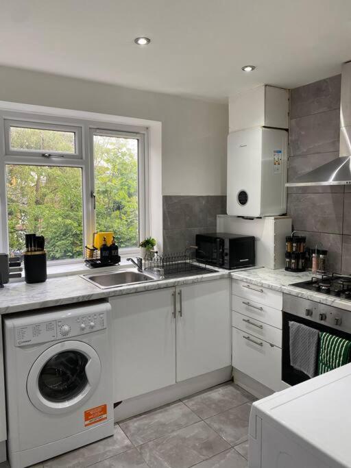 Luxury 2 Bedroom Apartment, Parking, Few Minutes Walk From Wembley Stadium London Exterior foto