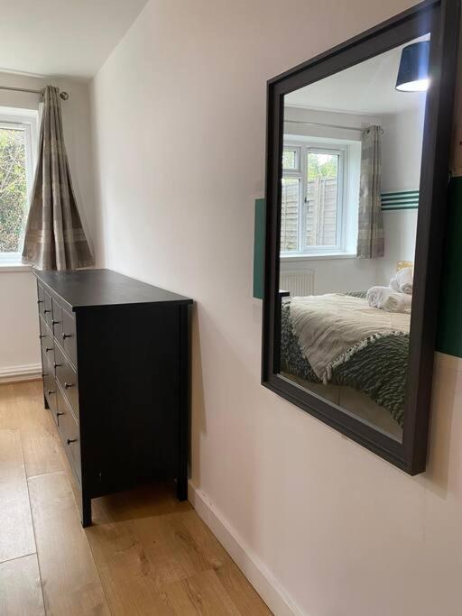 Luxury 2 Bedroom Apartment, Parking, Few Minutes Walk From Wembley Stadium London Exterior foto